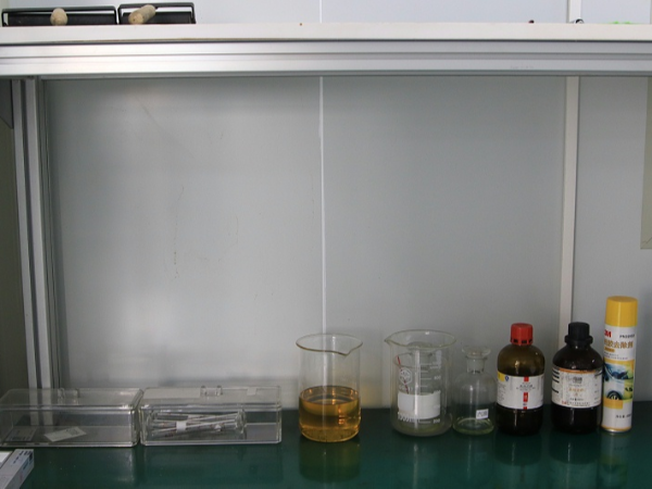 玉祥集团不干胶标签的耐油耐酸碱测试